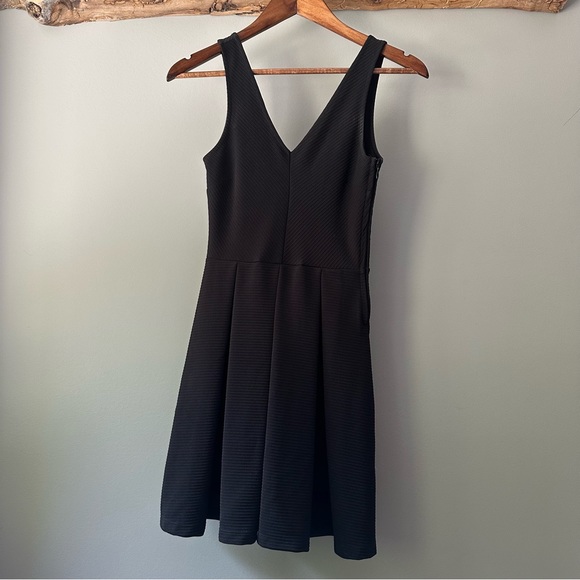 H&M | Vneck dress - Picture 1 of 5
